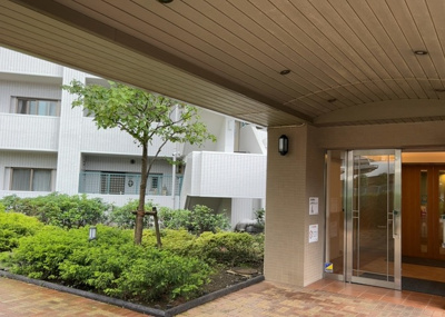 【設備】 | ガーデンセシア弐番館 | 共有部分は、住民なら誰もが使える設備のこと。例えば駐車場やエレベーター、インターネット設備、セキュリティ設備などがあります。他にも、マンションの廊下・外部階段やエントランス・ゴミ置き場などがあります。