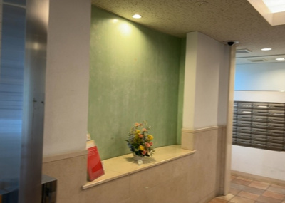 【受付】 | ガーデンセシア弐番館 | 受付はマンションコンシェルジュがいる場合もあれば、管理人が滞在する小部屋を総称して呼ぶことがあります。主にエントランスに設置されていることから、防犯面でも期待ができます。防犯設備がない場合はより安心！