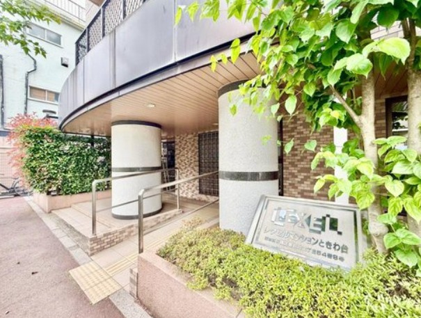 【エントランス】 | レクセルマンションときわ台 | 清廉とされたエントランスになっています。