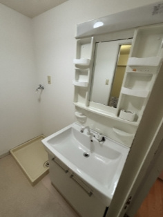 河本マンションの独立洗面台