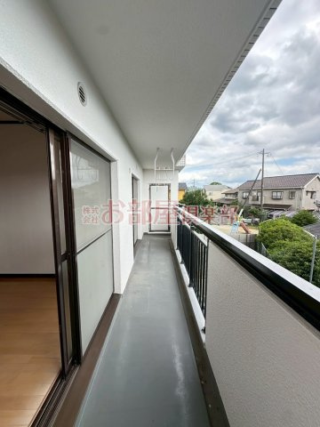 マンションアザレア A棟のバルコニー|外からの目が気にならないバルコニーで洗濯物が干せます
