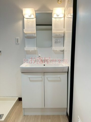 マンションアザレア A棟の洗面所|使いやすい洗面所です