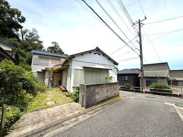 自然溢れる住宅街　古家付土地　角地の外観|外観