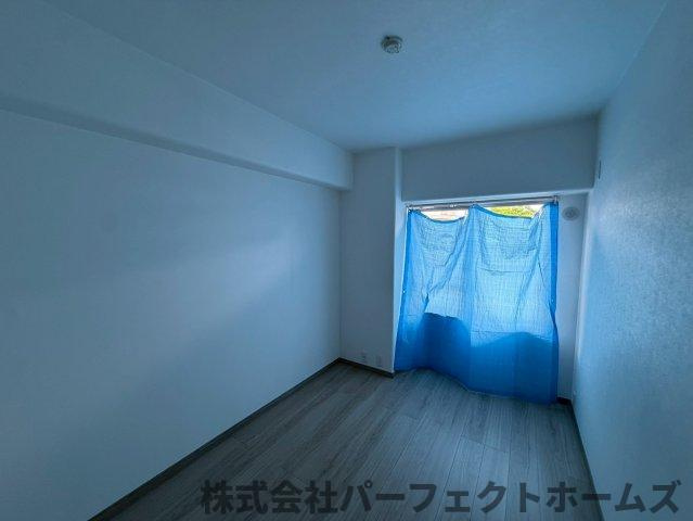 香里ヶ丘ガーデンハイツⅠの洋室|落ち着いた色調の洋室です
