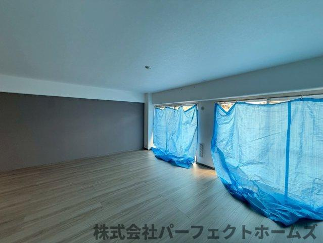 香里ヶ丘ガーデンハイツⅠの内装|明るい室内です