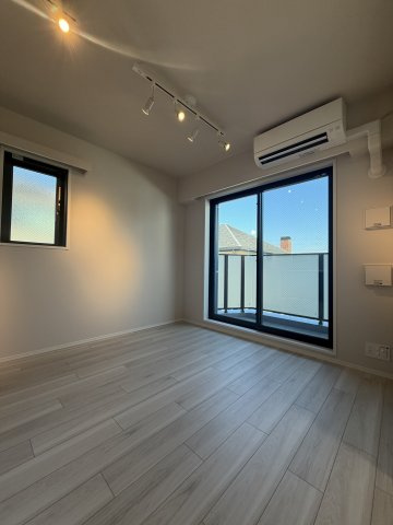 La Perla JiyugaokaⅡの居間・リビング