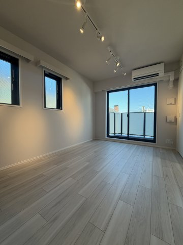 La Perla JiyugaokaⅡの居間・リビング