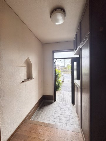 中央区神田町の玄関|南向きの玄関です。リフォーム工事中。