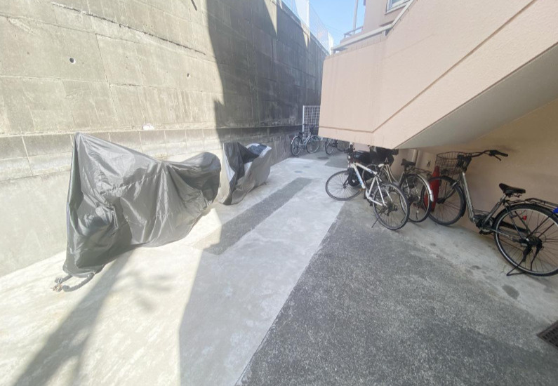 ヴァンハウス大和　の駐車場