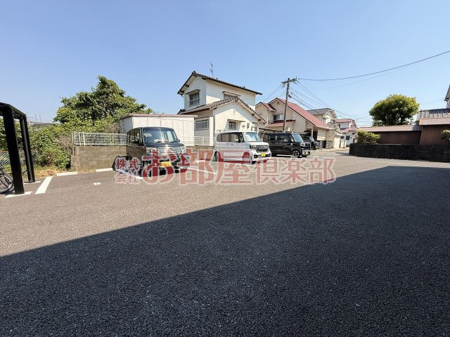 FLOW津福駅前の駐車場|駐車場があるので、車を買う予定の方も安心です