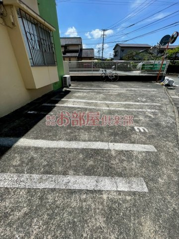 センチュリー合川の駐車場