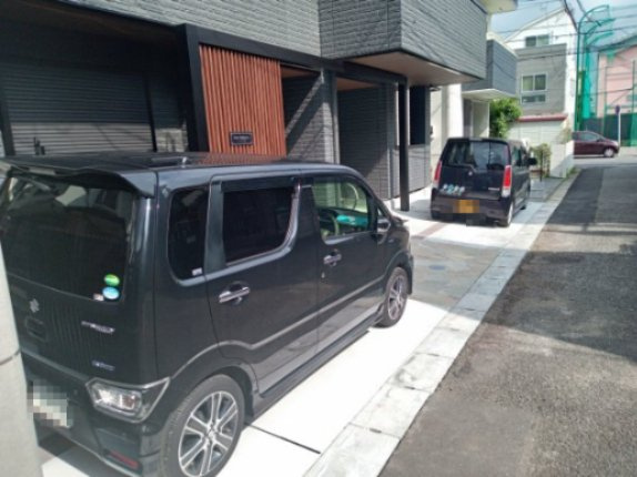 パーチェ登戸の駐車場