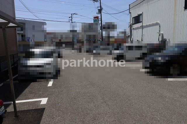 アテナの駐車場