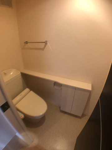 温水洗浄便座付きのトイレです♪