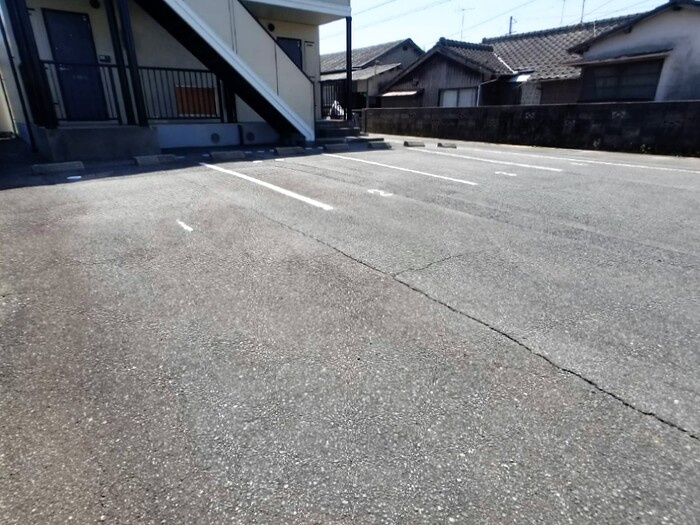 ハイスタンダードの駐車場