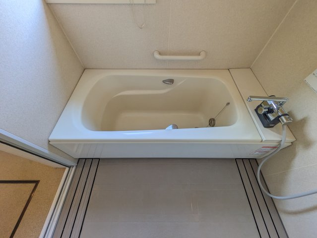 龍舞町戸建（兼事務所）の浴室