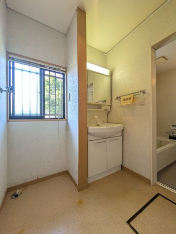 龍舞町戸建（兼事務所）の洗面所