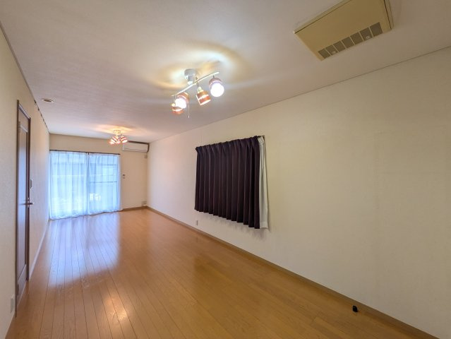龍舞町戸建（兼事務所）の洋室
