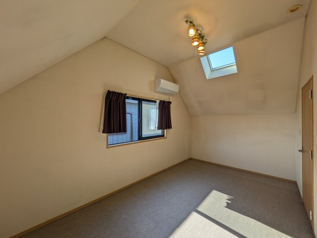 龍舞町戸建（兼事務所）の洋室