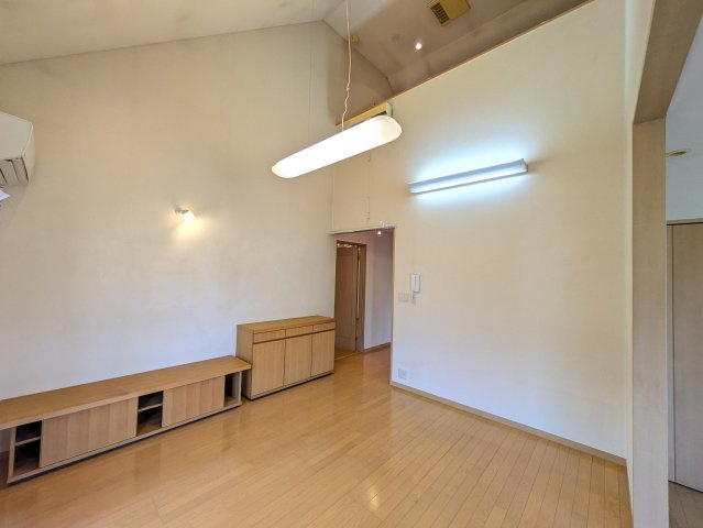 龍舞町戸建（兼事務所）の居間・リビング