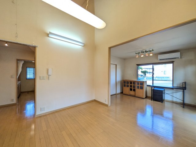 龍舞町戸建（兼事務所）の居間・リビング