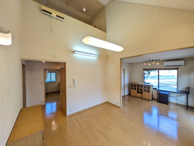 龍舞町戸建（兼事務所）の居間・リビング