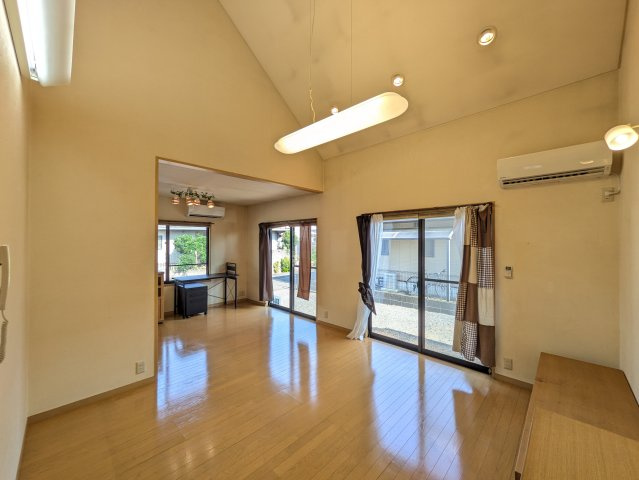 龍舞町戸建（兼事務所）の居間・リビング