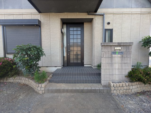 龍舞町戸建（兼事務所）のエントランス