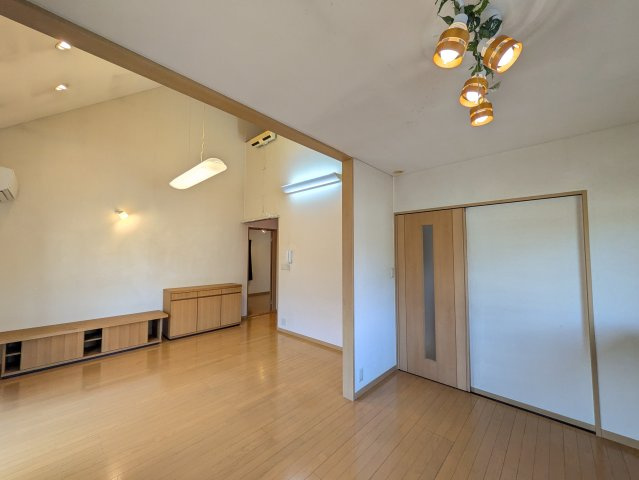 龍舞町戸建（兼事務所）の居間・リビング