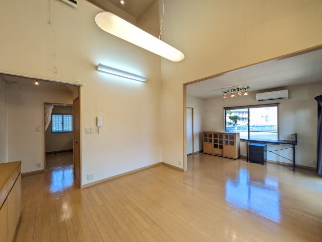 龍舞町戸建（兼事務所）の居間・リビング