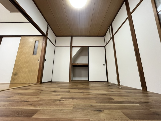 上之貸家の洋室
