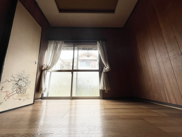上之貸家の洋室