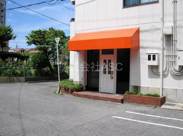 パークサイドマンション貸店舗事務所のエントランス