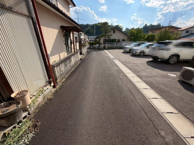 【前面道路含む現地写真】 | 伊達郡川俣町字新中町　駐車５台以上可能　4LDK