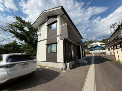 【外観】 | 伊達郡川俣町字新中町　駐車５台以上可能　4LDK
