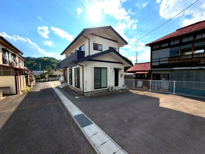 【外観】 | 伊達郡川俣町字新中町　駐車５台以上可能　4LDK