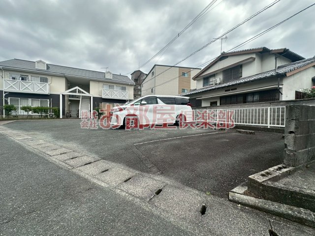 グリフォンガーデン池尻Bの駐車場