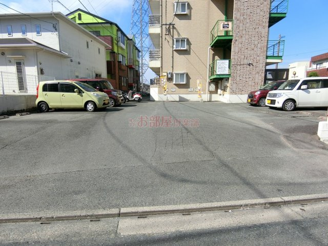 ワンバイワンの駐車場|車をお持ちの方に嬉しい駐車場付きの物件です