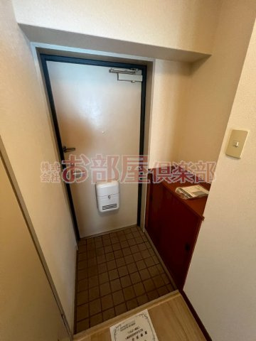 アザレアハイツ江崎の玄関|収納もある玄関です