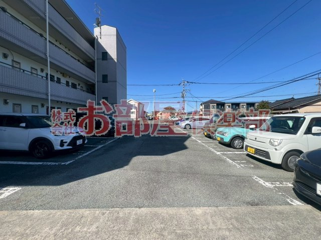 アザレアハイツ江崎の駐車場|駐車場に車を止められます