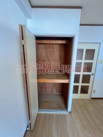 アザレアハイツ江崎の収納|こまごまとしたものを収納できそうですね
