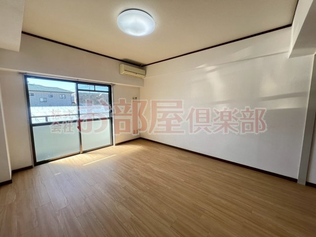 アザレアハイツ江崎の居間・リビング|物件の内装です
