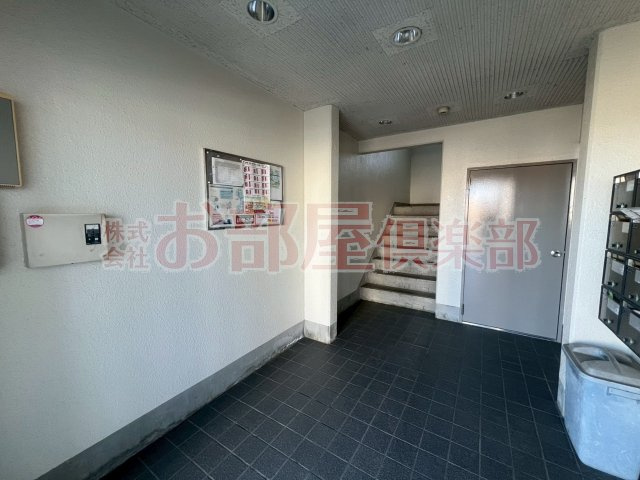 アザレアハイツ江崎のロビー