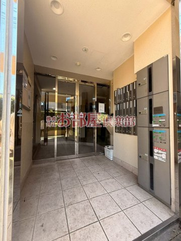 アルファルファ+A棟のエントランス|建物の内部です