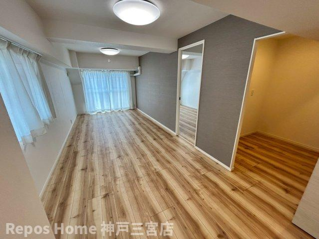 レオロイヤル塚口駅前の居間・リビング