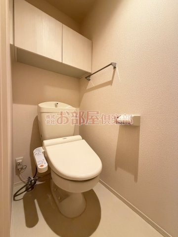 ヴァン・テ・アンのトイレ|落ち着いた色調のトイレです