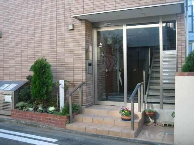アミューズ幸のエントランス