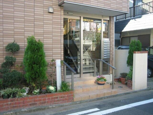 アミューズ幸のエントランス