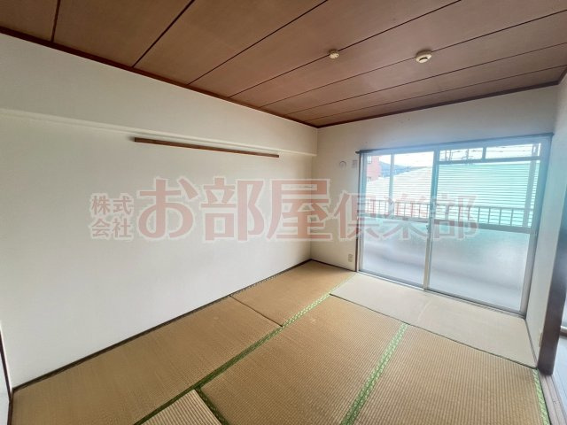 REステートビルの和室|開放的な寝室です