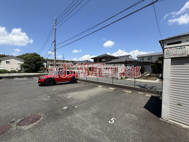 ベルセゾンⅡの駐車場|駐車場に車を止められます